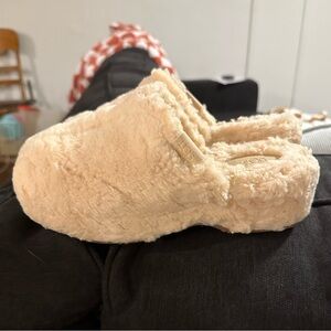 UGG SHEARLING CLOGS SIZE 7 -new without tags